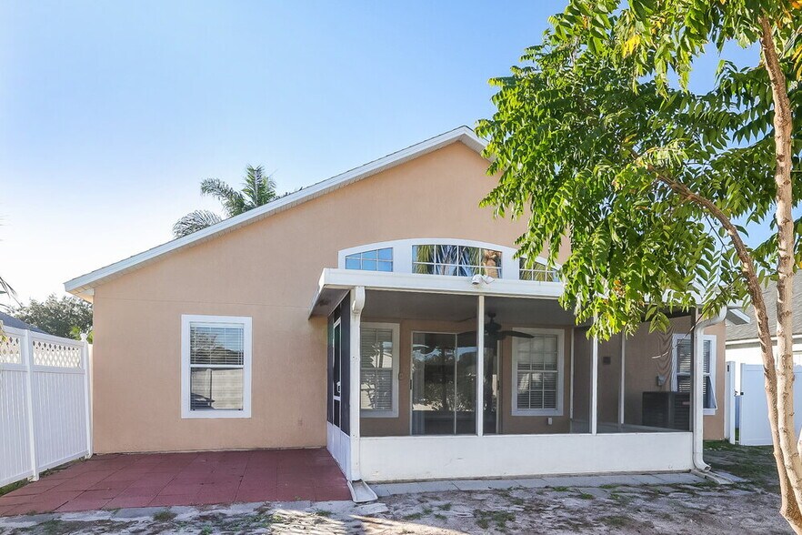 Building Photo - 931 Rivecon Ave