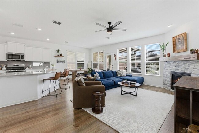 Building Photo - 209 Zamora Xing