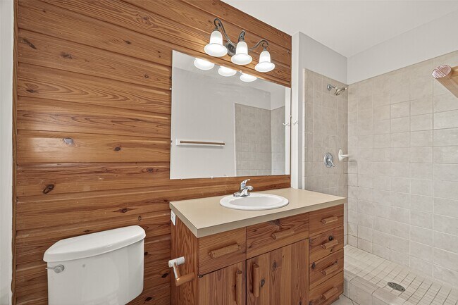 Building Photo - 5418 Darnell St