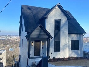 Building Photo - 1316 18th Ave S