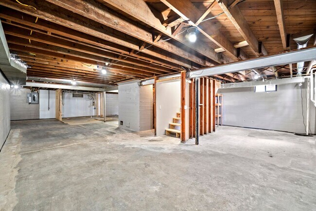 Building Photo - For Sale or Rent – Fully Renovated Stone R...