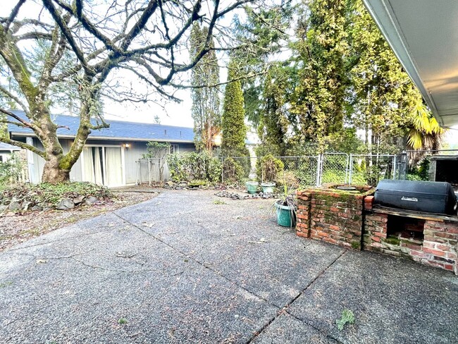 Building Photo - Gig Harbor 3 bd, fully fenced yard, shop &...