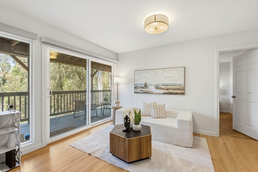 Building Photo - 2323 Mastlands Dr