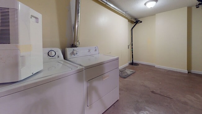 Building Photo - 520 12th Ave SE