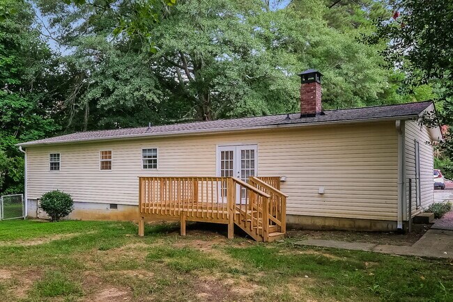 Building Photo - 1165 Wisteria Dr SW