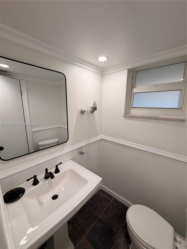 Building Photo - 1351 NE 191st St