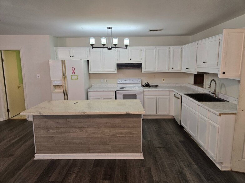 Building Photo - 23 Vantage Dr
