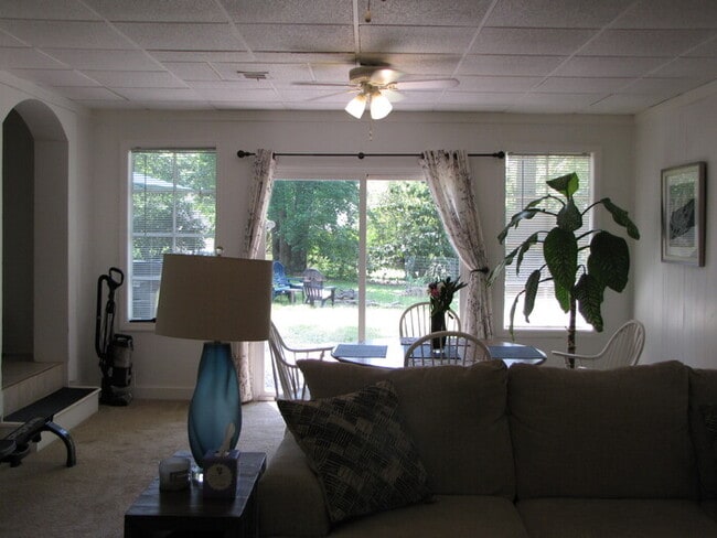 Building Photo - 3608 Knollwood Dr