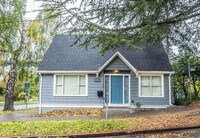Building Photo - U District - Beautiful 2 Bed / 2 Bath Town...