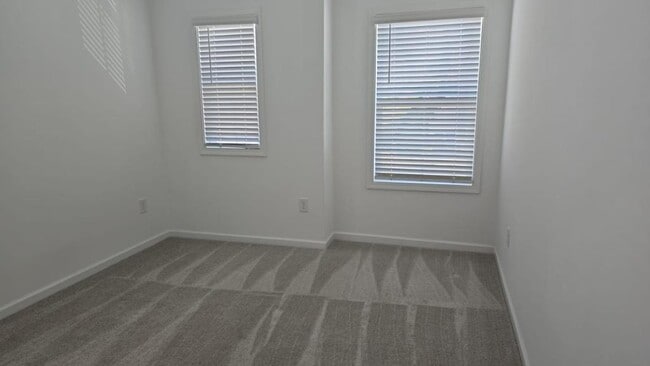 Building Photo - 3315 Oak Pass Dr