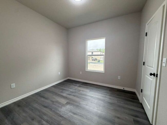 Building Photo - Spacious 2-Story 3BR Apartment Near Shopping, Parks & Major Highways in San Antonio