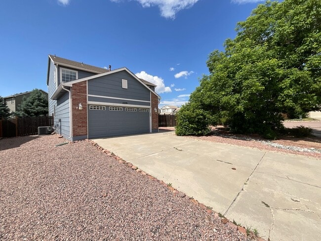 Building Photo - 4 Bedroom Home Available Near Peterson Rd & Constitution Ave!