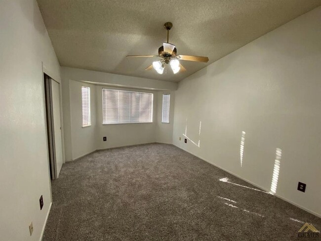 Building Photo - 2600 Brookside Dr