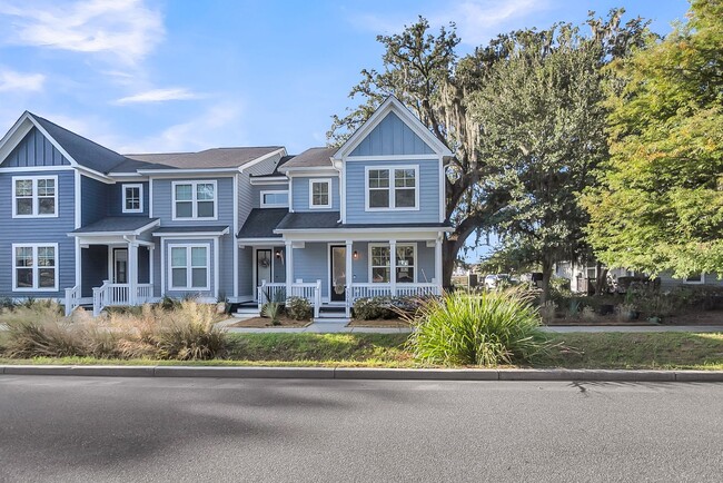 Building Photo - Stunning 3-Bed / 2.5-Bath Home in Park Cir...