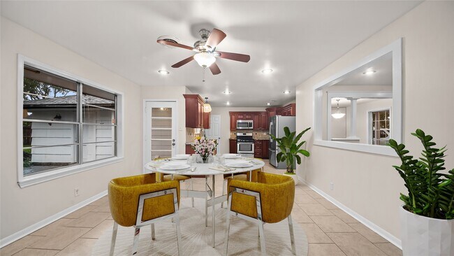 Building Photo - 9643 Val Verde St