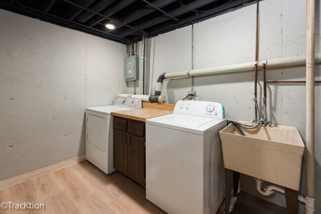 Building Photo - 1185 Leicester Ct