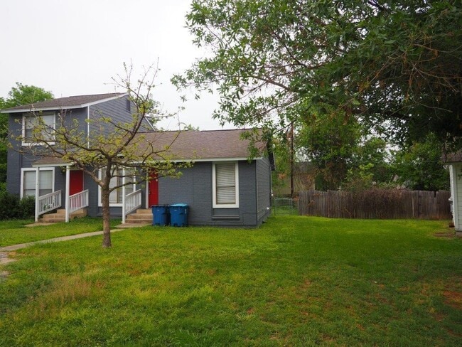 Building Photo - 124 Hillside Dr