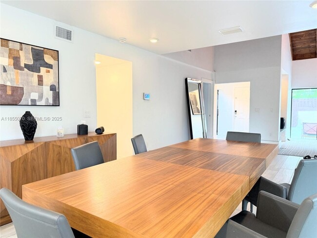 Building Photo - 20429 NE 10th Ct Rd