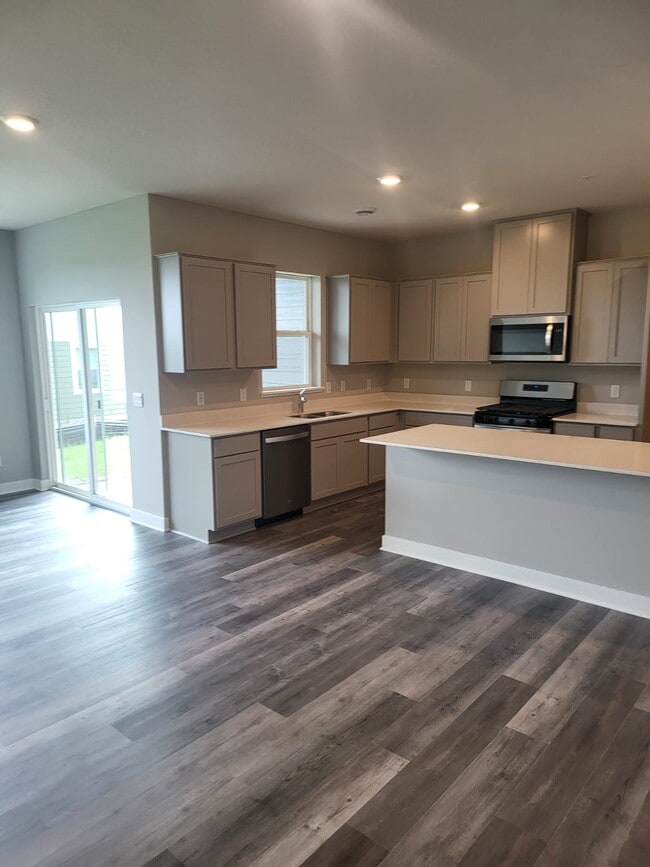 Building Photo - 17042 Dysart Pl