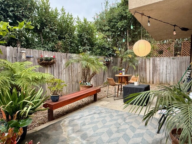 Building Photo - Charming 2 bedroom Condo in Carlsbad Village