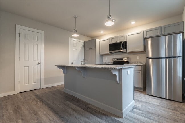 Building Photo - 1370 N Porter Rd