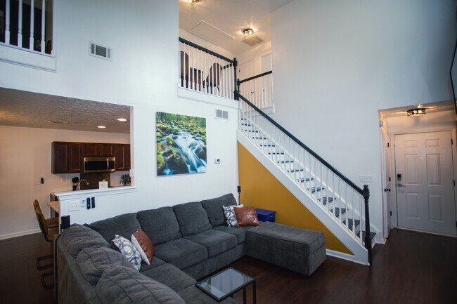 Building Photo - 665 Lakeside Cir