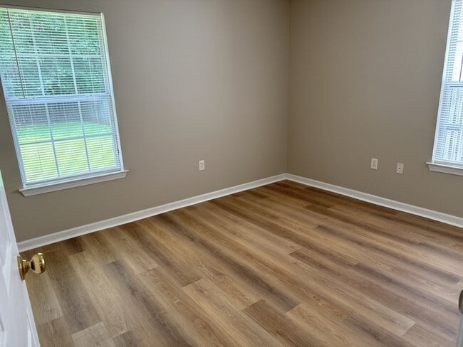 Building Photo - 247 Laurel Hill Cir