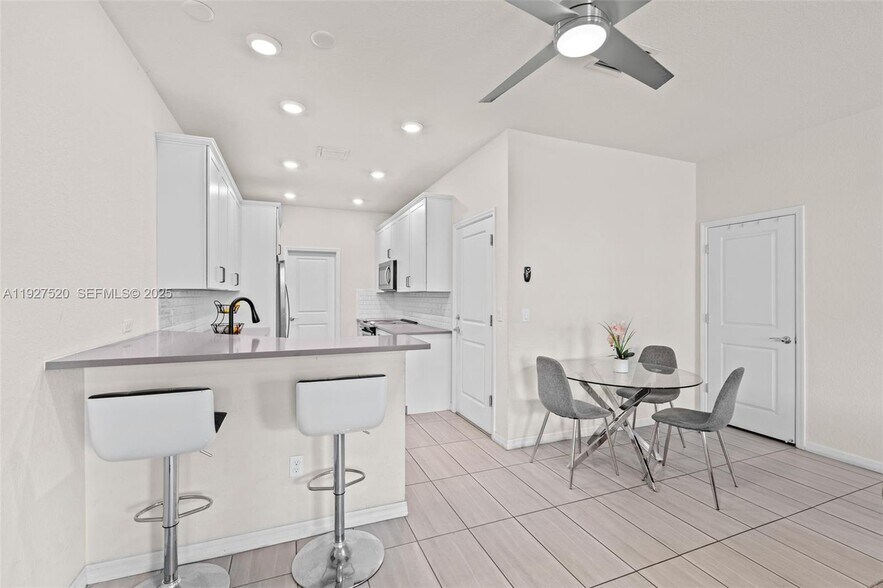 Building Photo - 1190 Eucalyptus Dr