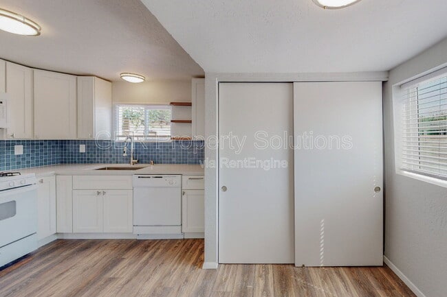 Building Photo - 1717 Griegos Rd NW