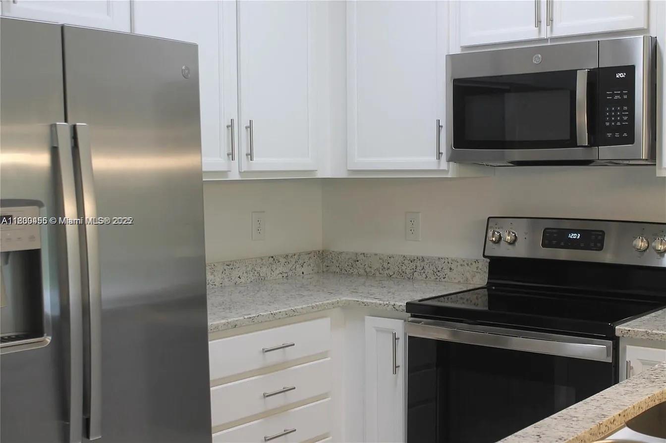Building Photo - 114 SW 184th Pl