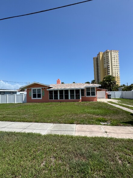 Primary Photo - 385 Woodland Ave