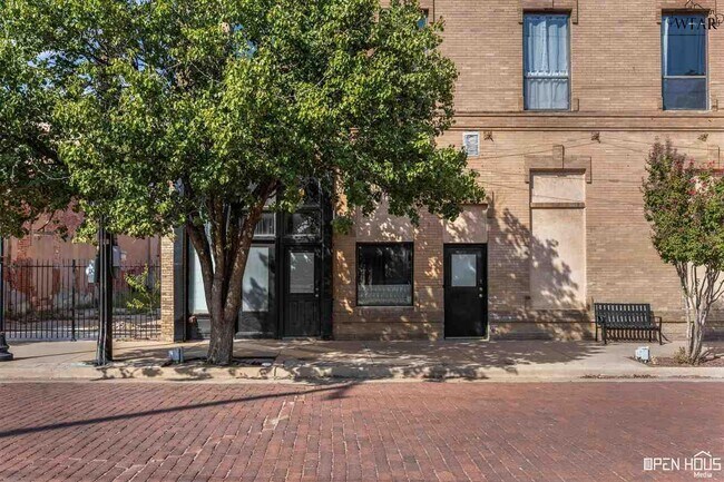 Building Photo - 101 N Waggoner St