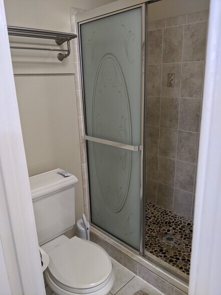 Toilet - 7913 Central Park Cir