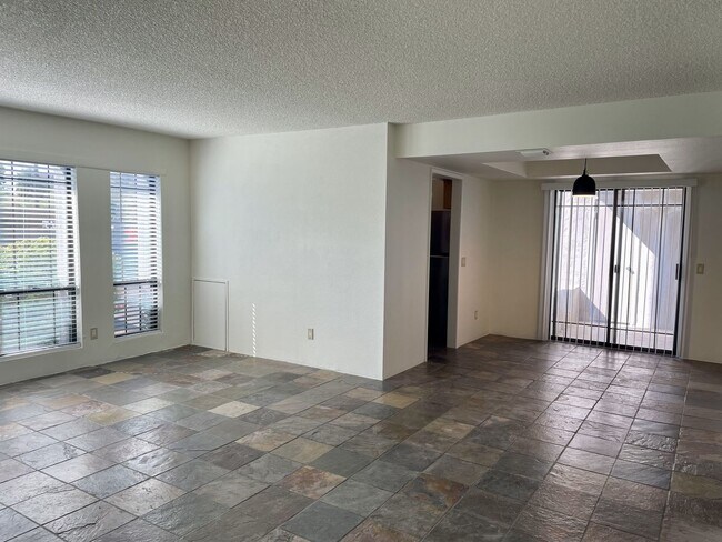 Primary Photo - Stunning 1 Bedroom in the Heart of Biltmore