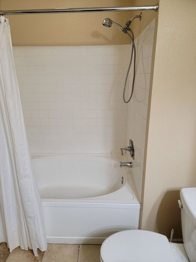 Building Photo - FURNISHED  1 bed/ 1 bath updated home in A...