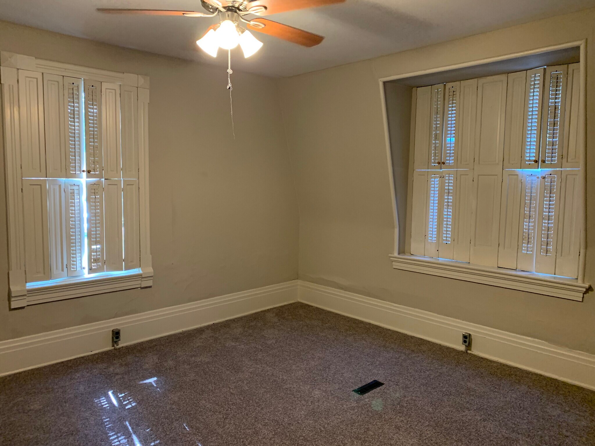 Building Photo - 114 Parker St