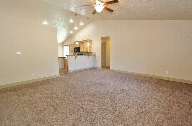 Building Photo - 1161 Kaetzel Way