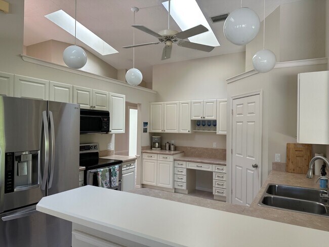 Building Photo - 600 Fox Trail SW