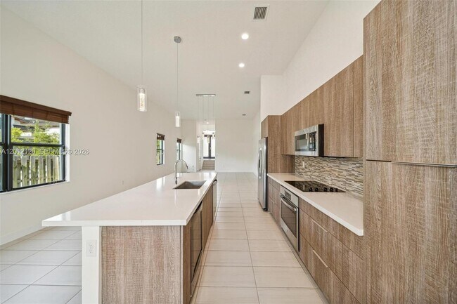Building Photo - 7635 NW 103rd Pl