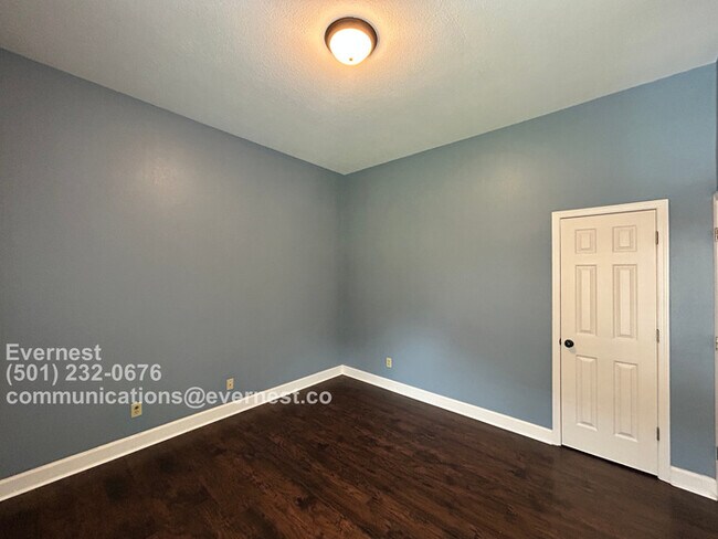 Building Photo - 9501 William Little Dr