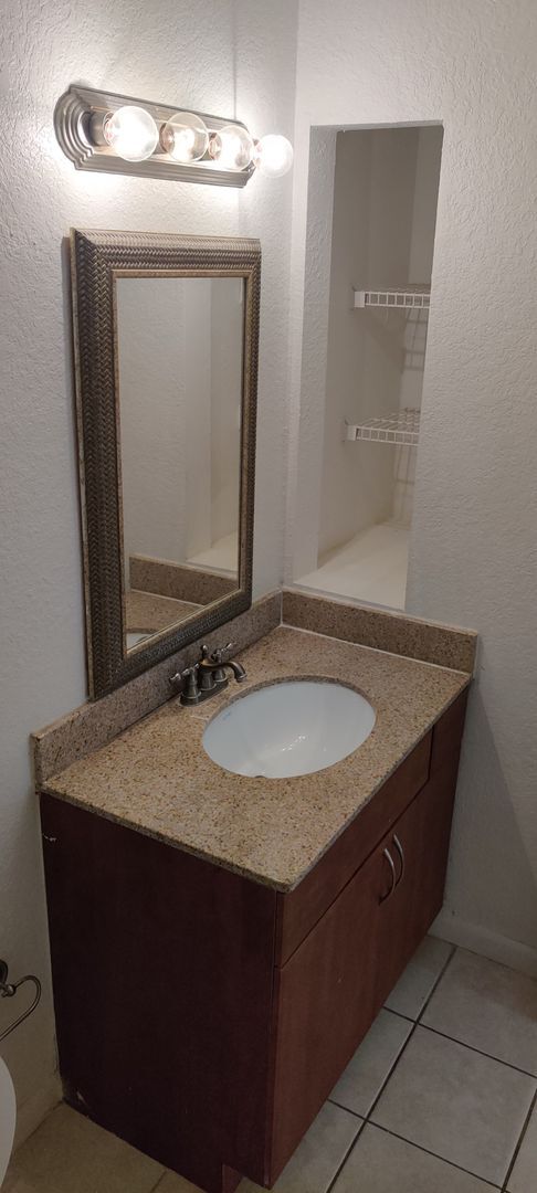 Building Photo - Lexington Place - 1615