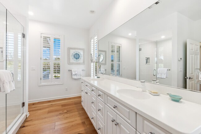 Building Photo - 4040 Loomis Ave