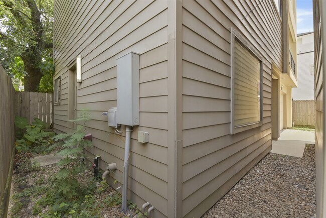 Building Photo - 2109 Winbern St
