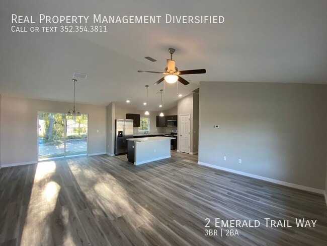 Building Photo - 2 Emerald Trail