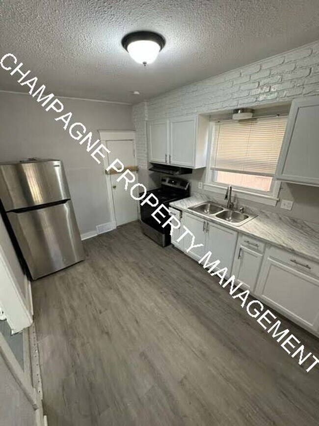 Building Photo - Updated Single Family Home in KC