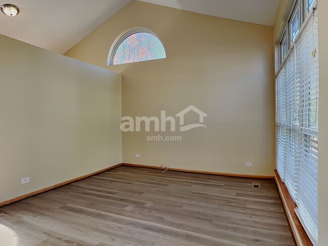 Building Photo - 2 Hastings Ct