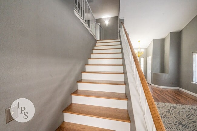 Building Photo - WoodWard Lake Home, 3BR/2.5BA, Built 1986 ...