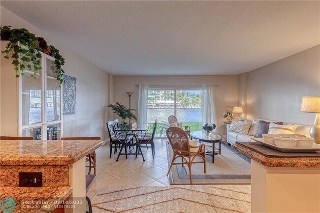 Primary Photo - 2900 NE 30th St