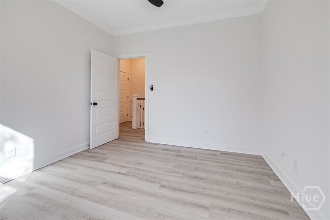 Building Photo - 1407 E 32nd St