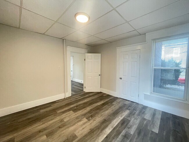 Building Photo - 325 Amherst St